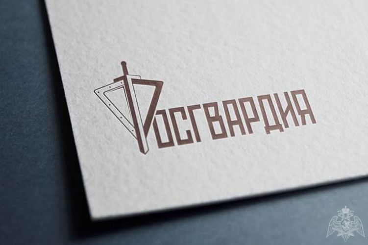 Бойцы екатеринбургского ОМОН совместно с оперативниками ФСБ и МВД изъяли из незаконного оборота крупную партия контрафактного алкоголя 