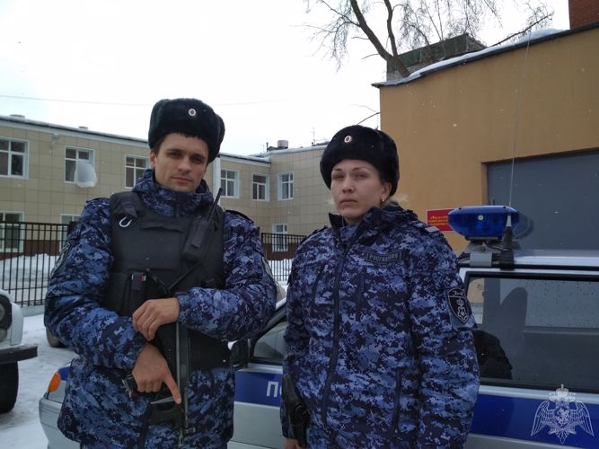 В Екатеринбурге сотрудники Росгвардии задержали мужчину, находящегося в федеральном розыске (видео)
