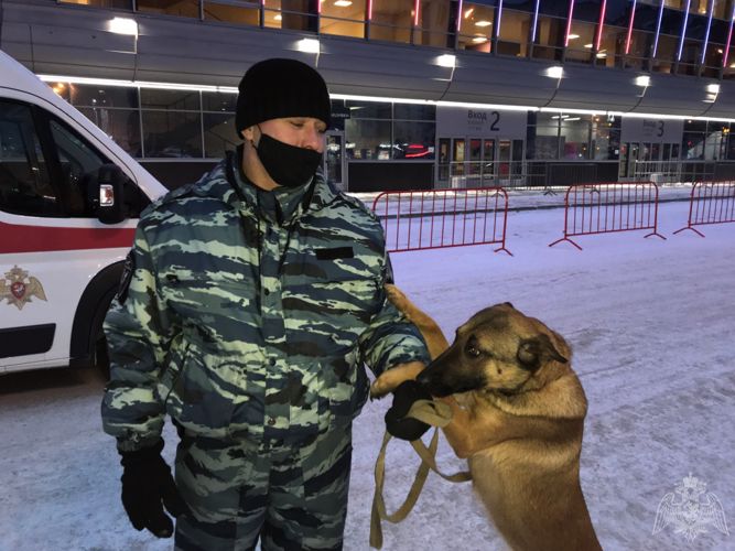 Росгвардия обеспечила охрану общественного порядка на хоккейном матче континентальной лиги в Екатеринбурге