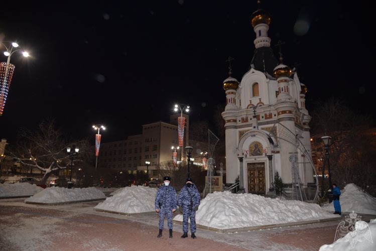 На Среднем Урале сотрудники Росгвардии обеспечили охрану порядка во время празднования Рождества Христова