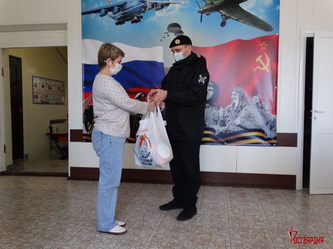В Нижнем Тагиле росгвардейцы приняли участие в Общероссийской добровольческой акции “Весенняя неделя добра”