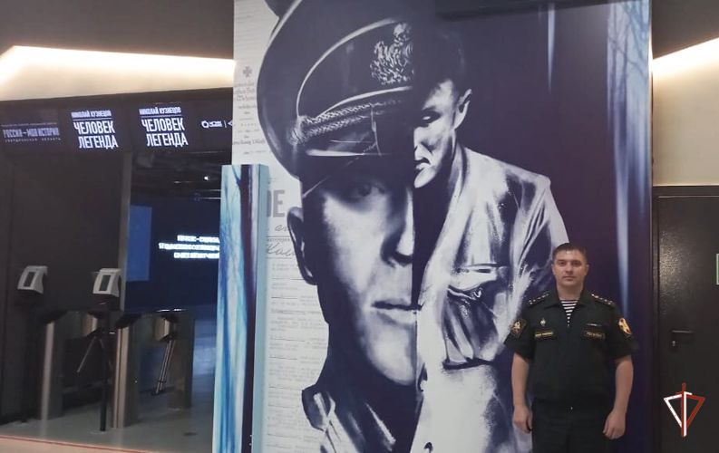 В Екатеринбурге военнослужащие и сотрудники Росгвардии посетили уникальную экспозицию, посвященную 110-годовщине со дня рождения легендарного уральского разведчика