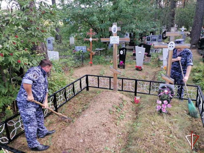 В Свердловской области продолжается патриотическая акция Росгвардии «На страже памяти»
