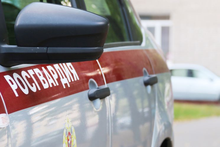 В Екатеринбурге росгвардейцы задержали подозреваемого в незаконном обороте наркотиков