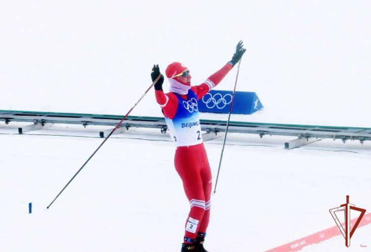 Генерал армии Виктор Золотов поздравил трехкратного олимпийского чемпиона Александра Большунова с волевой победой в масс-старте