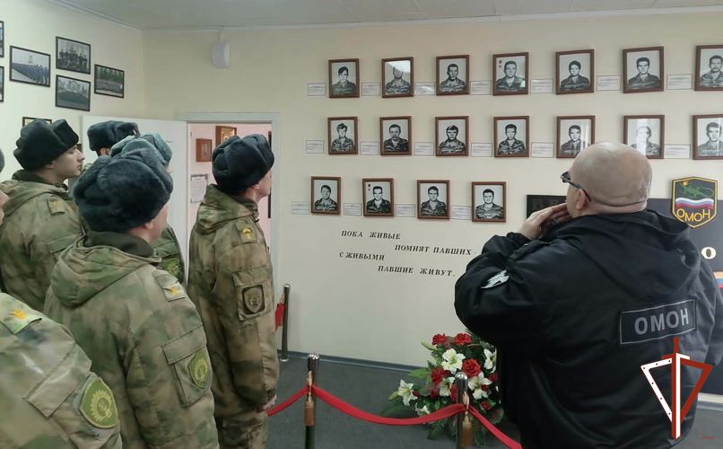 Курсанты Пермского военного института Росгвардии посетили ОМОН «Малахит» в Екатеринбурге