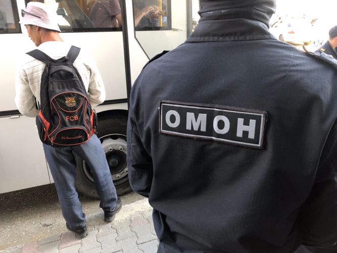 ОМОН Росгвардии принял участие в пресечении нарушений миграционного законодательства на Среднем Урале