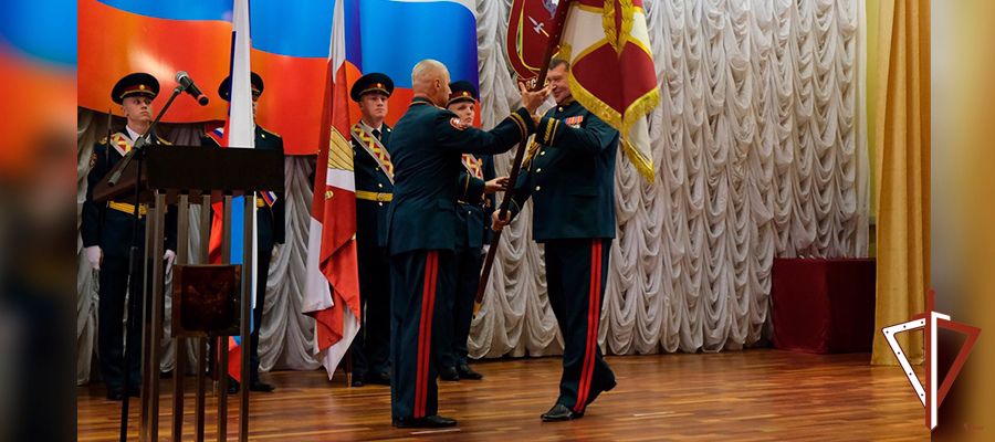 Генерал-полковник Игорь Ильяш вручил личный штандарт командующему Уральским округом и государственные награды офицерам Росгвардии