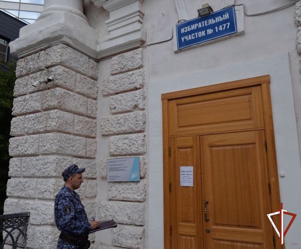 В Свердловской области сотрудники Росгвардии проверяют избирательные участки