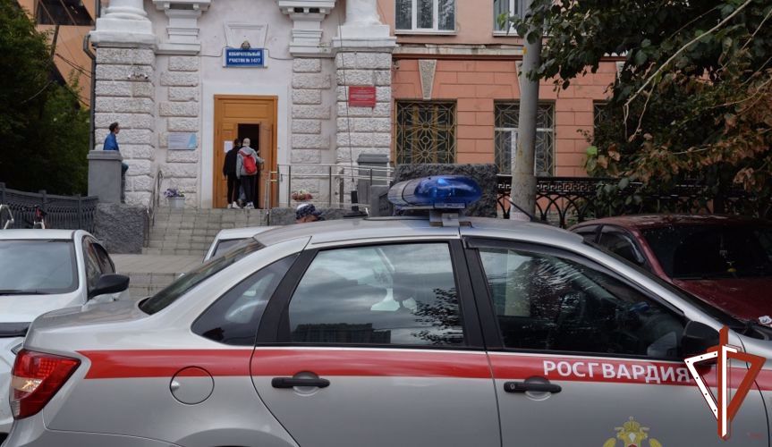 Росгвардейцы приняли участие в охране общественного порядка в Единый день голосования на Урале