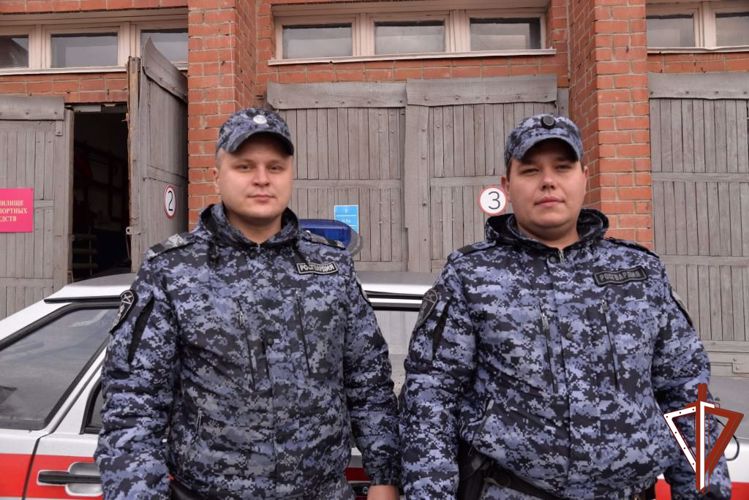 Патруль Росгвардии помог ликвидировать крупное возгорание на Среднем Урале