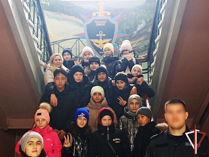 Свердловские росгвардейцы провели урок мужества для школьников  в преддверии Сталинградской битвы