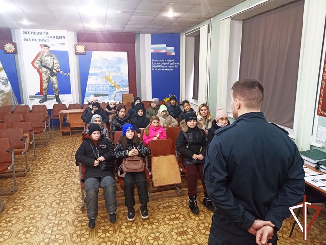 Свердловские росгвардейцы провели урок мужества для школьников  в преддверии Сталинградской битвы