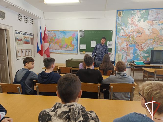 На Среднем Урале росгвардейцы организовали и провели для детей урок мужества