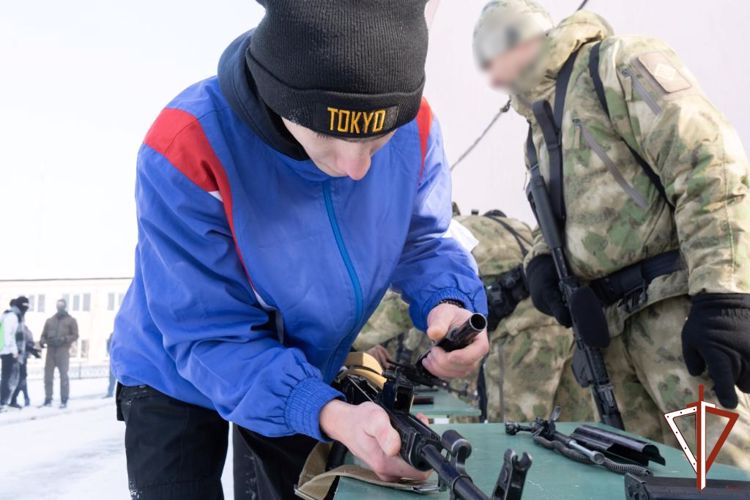 В Екатеринбурге на базе ОМОН «Малахит» состоялась военно-спортивная эстафета «Юный Zащитник ОтечестVа – 2023» (видео)