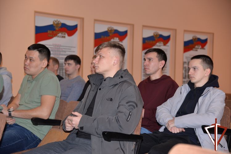 В Екатеринбурге молодые сотрудники Росгвардии встретились с воинами-интернационалистами