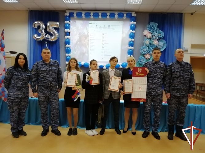 В Свердловской области наградили победителей конкурса школьных сочинений на тему «Герои Росгвардии» (видео)