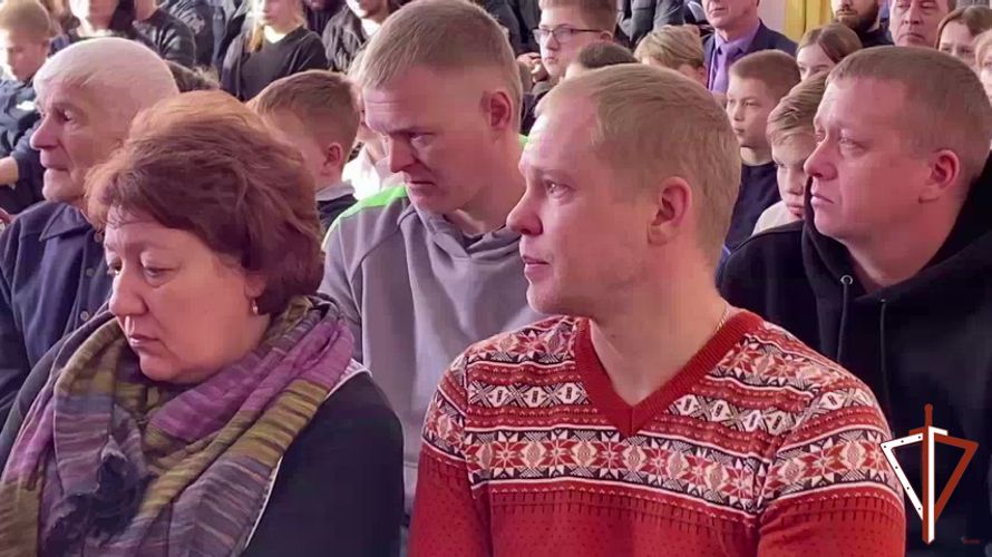 Память погибшего офицера Росгвардии увековечили на Среднем Урале (видео)