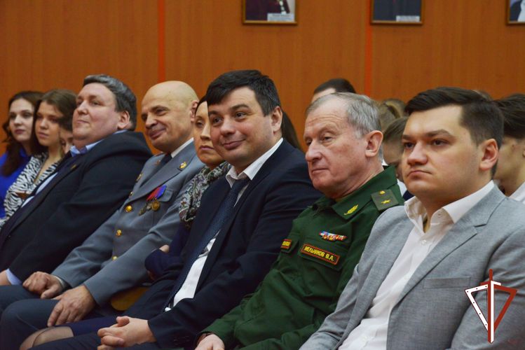 Уральские студенты встретились с офицерами Управления Росгвардии по Свердловской области (видео)