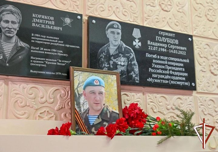 На Среднем Урале в память о росгвардейце, погибшем в ходе специальной военной операции, открыта мемориальная доска (видео)