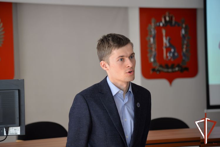 В Екатеринбурге росгвардейцы встретились с лектором общества «Знание»