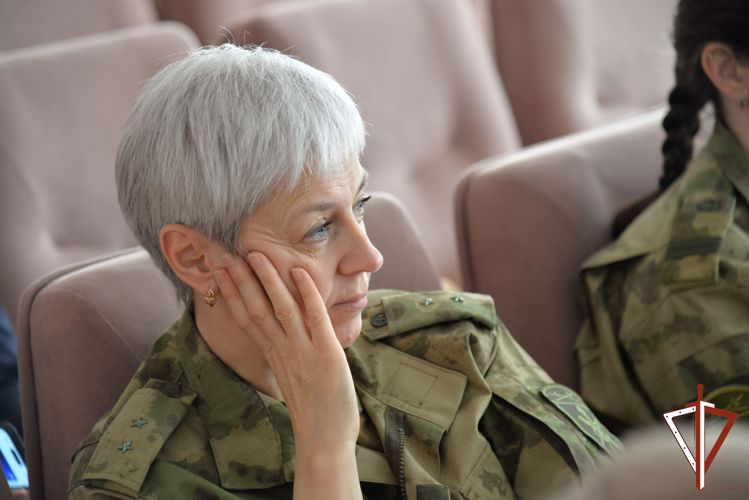 В Екатеринбурге росгвардейцы встретились с лектором общества «Знание»