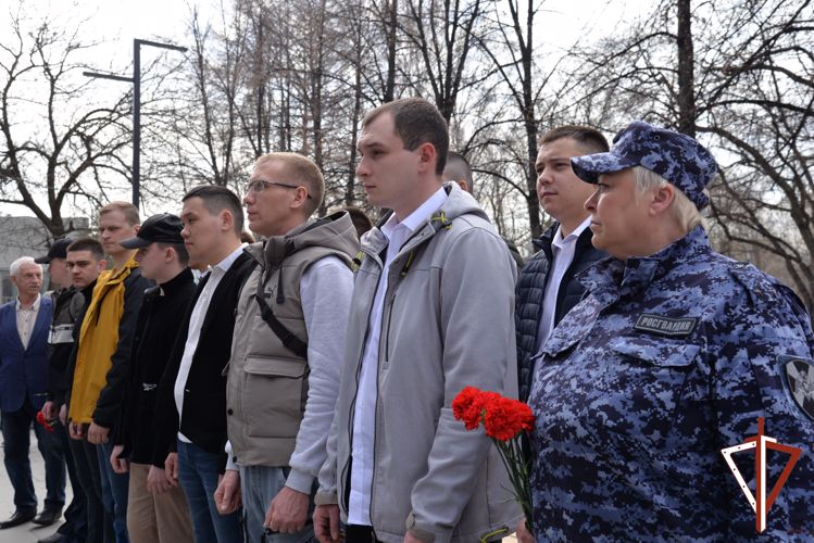 На Среднем Урале росгвардейцы почтили память героев - чернобыльцев