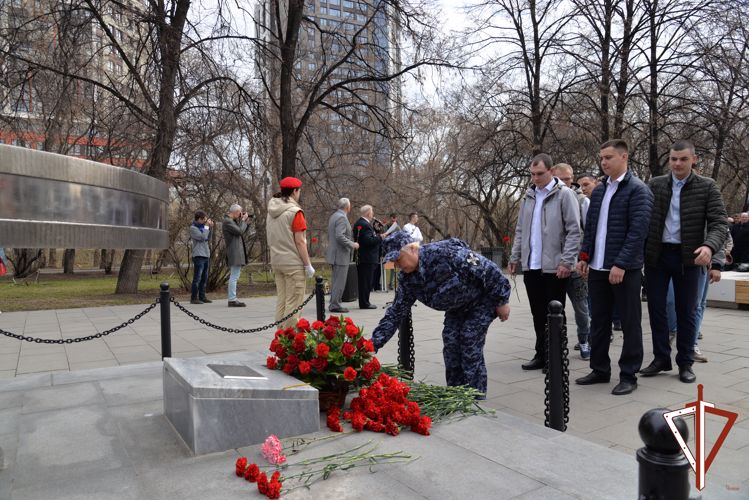 На Среднем Урале росгвардейцы почтили память героев - чернобыльцев