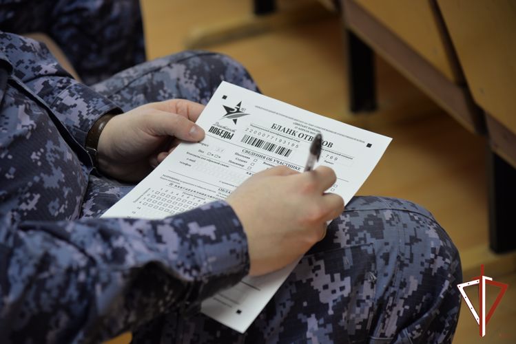 Свердловские росгвардейцы присоединились к патриотической акции «Диктант Победы»