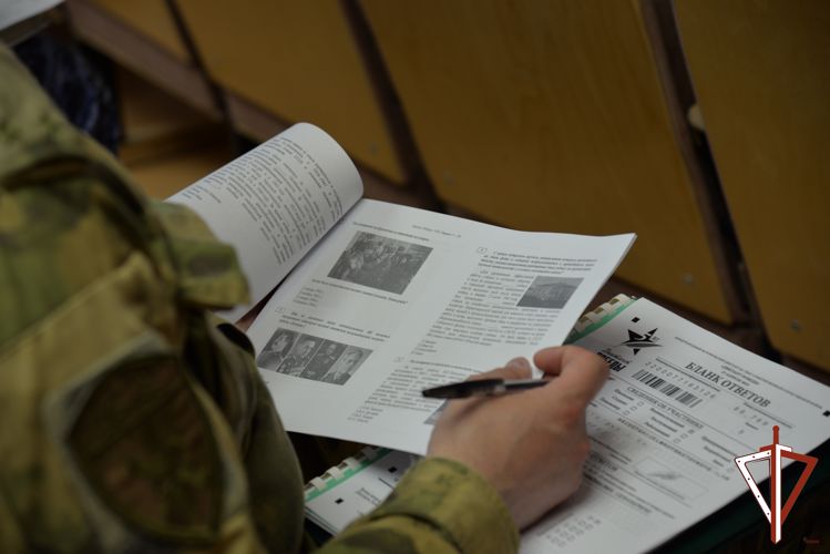 Свердловские росгвардейцы присоединились к патриотической акции «Диктант Победы»
