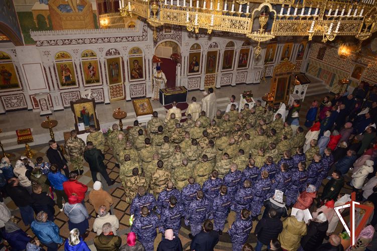 В главном храме Росгвардии прошла пасхальная служба
