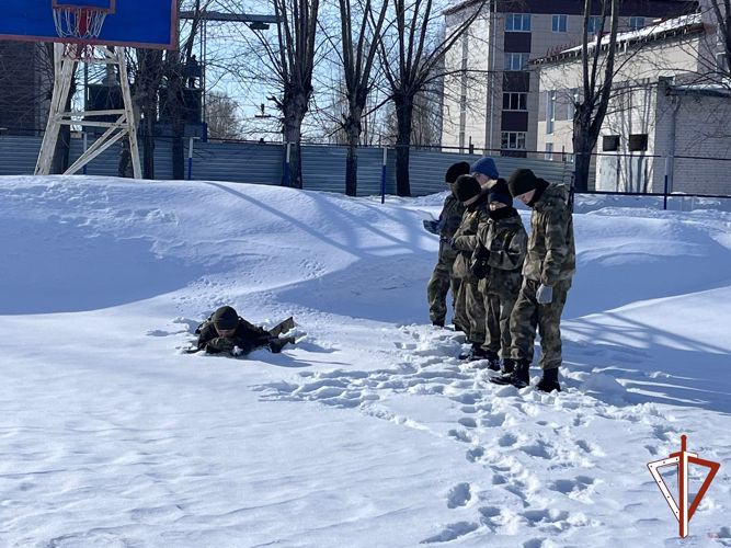 Новосибирский военный институт провел "Курс юного росгвардейца" для нижнетагильских кадет