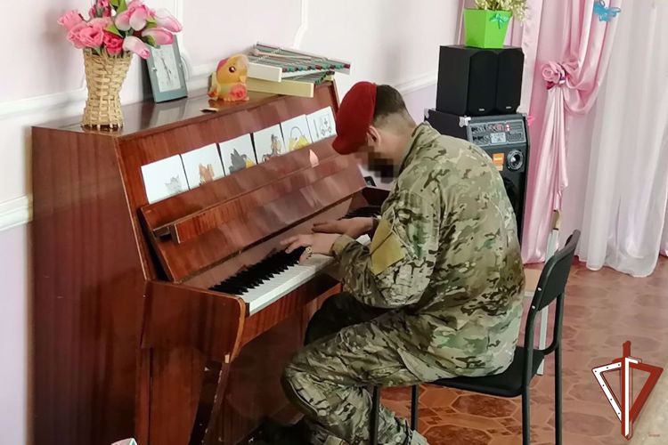 Росгвардейцы привезли подарки детям в Запорожскую область
