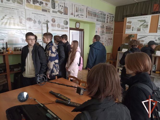 Свердловские школьники  побывали в гостях в ОМОН «Топаз» Росгвардии