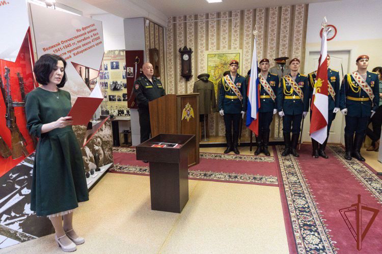 Росгвардейцы передали в музей Орден Красной Звезды ветерана ВОВ, найденный в зоне СВО