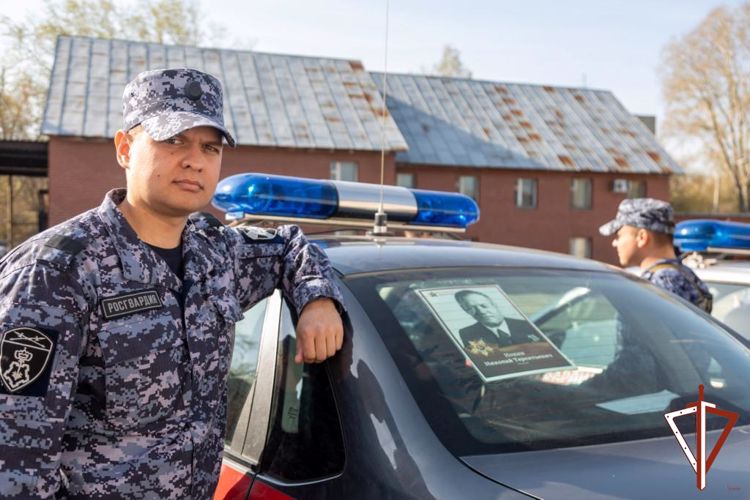 В рамках Всероссийской акции «Бессмертный автополк» свердловские росгвардейцы рассказали журналистам о своих героях-фронтовиках (видео)
