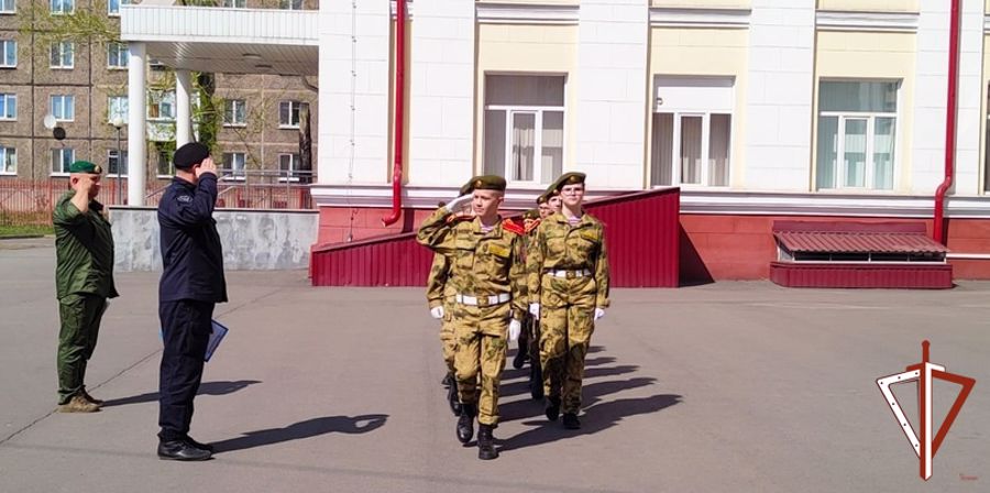 Сотрудники ОМОН «Рассвет» Росгвардии приняли участие в судействе смотра строя и песни в Нижнем Тагиле