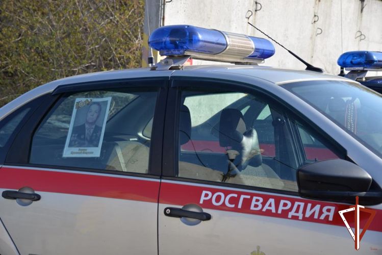 В рамках Всероссийской акции «Бессмертный автополк» свердловские росгвардейцы рассказали журналистам о своих героях-фронтовиках (видео)