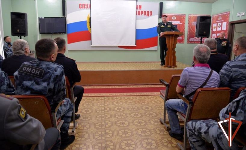 Свердловский ОМОН на транспорте отметил 30-летие со дня образования (видео)