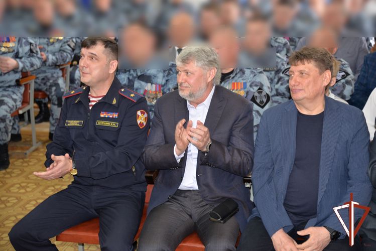 Свердловский ОМОН на транспорте отметил 30-летие со дня образования (видео)