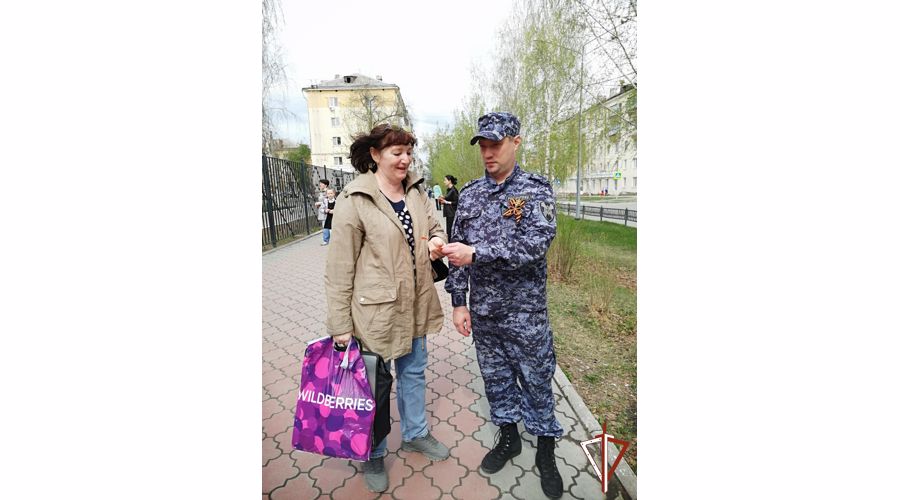 На Среднем Урале росгвардейцы поддержали патриотическую акцию «Георгиевская ленточка»