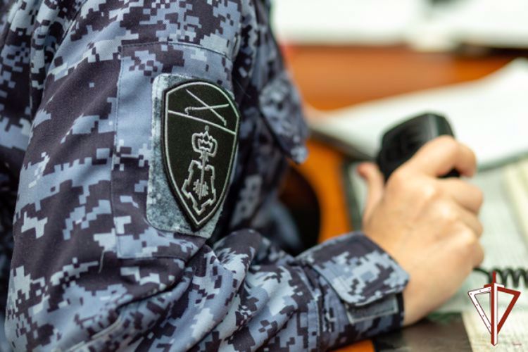 В Екатеринбурге при содействии Росгвардии задержан подозреваемый в серии краж в торговом центре (видео)