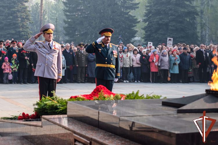 Врио командующего Уральским округом войск национальной гвардии России и начальник Управления Росгвардии по Свердловской области приняли участие в памятном мероприятии в честь павших в годы ВОВ