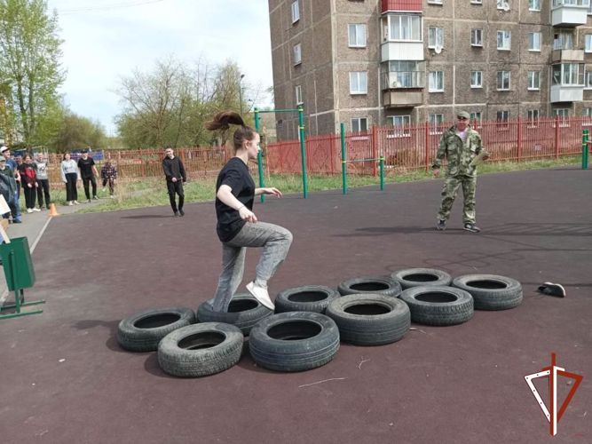 Бойцы нижнетагильского ОМОН «Рассвет» Росгвардии вошли в состав жюри школьной военизированной игры «Зарница»