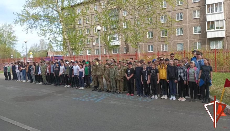 Бойцы нижнетагильского ОМОН «Рассвет» Росгвардии вошли в состав жюри школьной военизированной игры «Зарница»