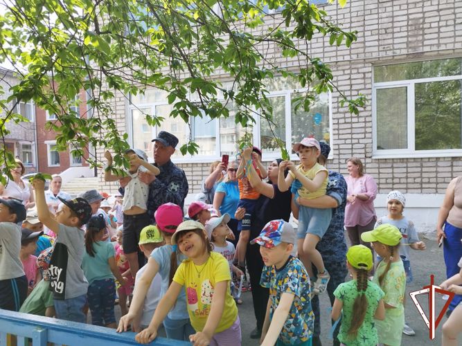 В Свердловской области стартовал ежегодный ведомственный проект «Каникулы с Росгвардией»