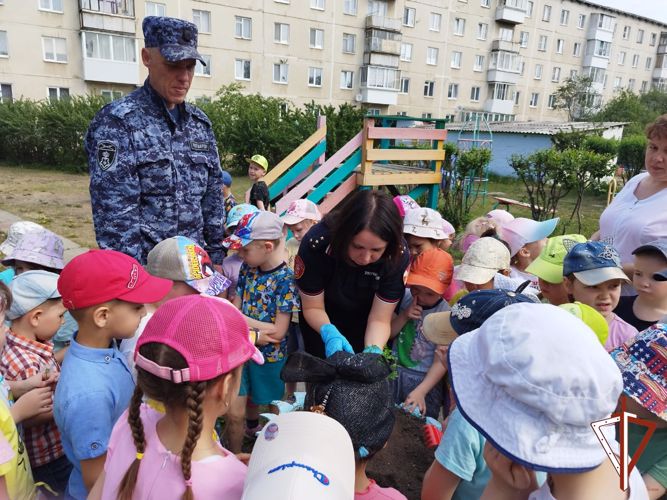 В Свердловской области стартовал ежегодный ведомственный проект «Каникулы с Росгвардией»