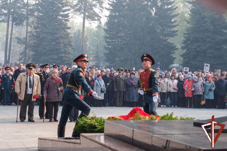 Врио командующего Уральским округом войск национальной гвардии России и начальник Управления Росгвардии по Свердловской области приняли участие в памятном мероприятии в честь павших в годы ВОВ