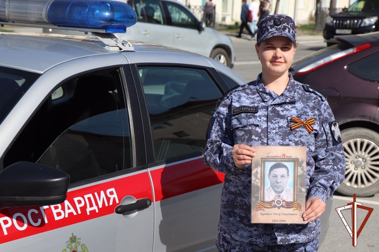 В Свердловской области росгвардейцы принимают активное участие в мероприятиях, приуроченных ко Дню Победы (видео)