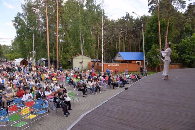 В главном городском парке Екатеринбурга росгвардейцы выступили с концертом в честь Дня России